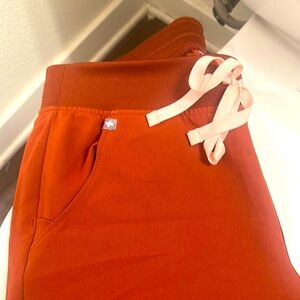 Figs medium petite Auburn jogger